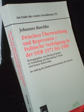 Artikelbild des Artikels “Am Ende des realen Sozialismus. - Opladen : Leske und Budrich|| Mehrteiliges Werk||Teil: Bd. 5. Zwischen Überwachung und Repression : politische Verfolgung in der DDR 1971 bis 1989 / Johannes Raschka “