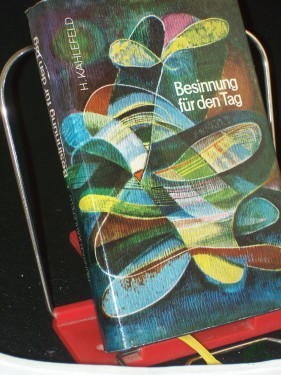 Product image of the product “Besinnung für den Tag : aus Ansprachen / von Heinrich Kahlefeld. Ausgew. von I. Klimmer ”