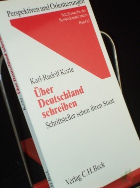 Artikelbild des Artikels “Über Deutschland schreiben : Schriftsteller sehen ihren Staat / von Karl-Rudolf Korte “