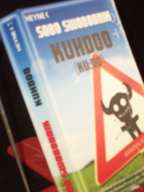Artikelbild des Artikels “Kuhdoo : (Ku:du) ; Ploteks fünfter Fall ; Kriminalroman / Sobo Swobodnik “