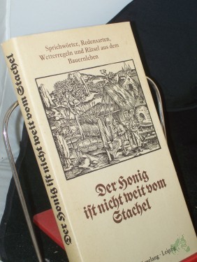 Product image of the product “Der Honig ist nicht weit vom Stachel : Sprichwörter, Redensarten, Wetterregeln u. Rätsel aus d. Bauernleben / ges., hrsg. u. mit e. Nachw. vers. von Werner Richey u. Michael Strich ”