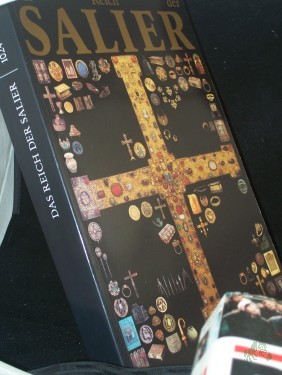 Artikelbild des Artikels “Das Reich der Salier 1024 - 1125 : Katalog zur Ausstellung des Landes Rheinland-Pfalz ; Ausstellung im Historischen Museum der Pfalz, vom 23. März bis 21. Juni 1992 / veranst. vom Römisch-Germanischen Zentralmuseum Mainz, Forschungsinstitut “