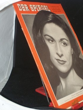 Artikelbild des Artikels “20/1955, STALIN GAB IHR DEN PASS; ANWÄRTERIN AUF DEN THRON TÄNZERIN VIOLETTA ELVIN “