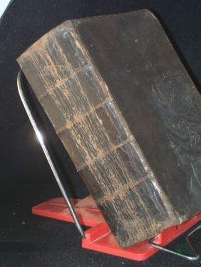 Product image of the product “NEUES VOLLSTÄNDIGES ZWICKAUER GESANGBUCH. Darinnen 1300 alte und neue geistliche Lieder enthalten sind, dem noch beygefüget ist ein Gebetbuch. Nebst einer Vorrede von Joh. Gottfried Weller. ”