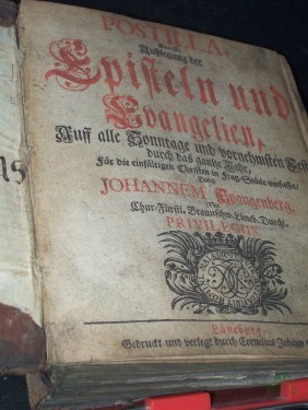 Artikelbild des Artikels “Postilla, Das ist: Auslegung der Episteln und Evangelien, Auf alle Sonntage und vornehmsten Feste durch das ganze Jahr, für die einfältigen Christen in Frag-Stücke verfasset durch Johannem Spangenberg. “