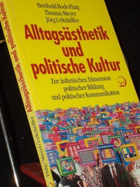 Product image of the product “Alltagsästhetik und politische Kultur : zur ästhetischen Dimension politischer Bildung und politischer Kommunikation / Berthold Bodo Flaig ; Thomas Meyer ; Jörg Ueltzhöffer ”
