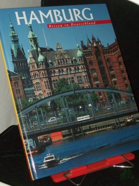 Product image of the product “Hamburg / Fotos: Susanne Hinderks. Text: Matthias Wegner ; Alice Ohrenschall ”