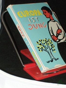 Product image of the product “Europa ist jung / Harold Theile. [Ill.: Erich Behrendt u.a.] ”