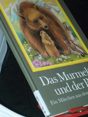 Product image of the product “Das Murmeltier und der Bär : e. Märchen aus d. Hochgebirge / Anne Geelhaar. Ill. Martha-Luise Gubig ”