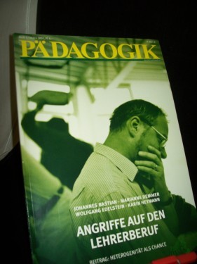Artikelbild des Artikels “3/2003, Angriffe auf den Lehrerberuf “