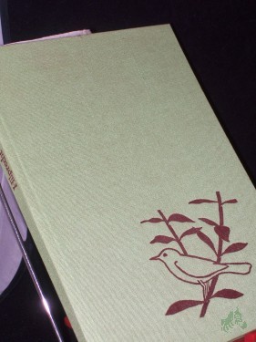 Artikelbild des Artikels “Der klingende Park : von der Nachtigall und anderen Parkvögeln / Alfred Hilprecht. [Mit 57 Schwarz-Weiss-Aufn. d. Verf. u. 7 Aufn. von Horst Furrington] “