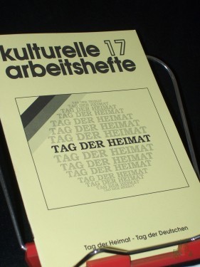 Artikelbild des Artikels “Tag der Heimat - Tag der Deutschen / [Verf.: Gustl Huber. Hrsg.: Bund der Vertriebenen - Vereinigte Landsmannschaften und Landesverbände] “