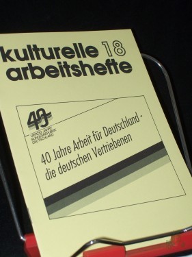 Artikelbild des Artikels “40 Jahre Arbeit für Deutschland - die deutschen Vertriebenen / [Verf.: Marion Frantzioch. Hrsg.: Bund der Vertriebenen - Vereinigte Landsmannschaften und Landesverbände] “