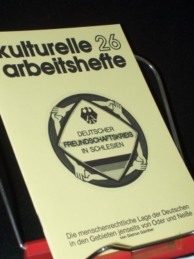 Artikelbild des Artikels “Die menschenrechtliche Lage der Deutschen in den Gebieten jenseits von Oder und Neiße / von Dietrun Günther. [Hrsg.: Bund der Vertriebenen - Vereinigte Landsmannschaften und Landesverbände] “