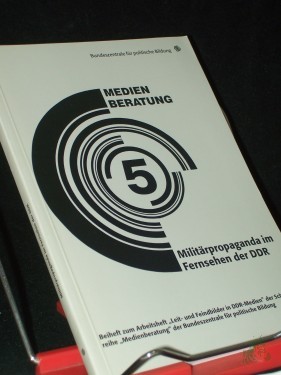 Product image of the product “Leit- und Feindbilder in DDR-Medien Teil: Beih., Militärpropaganda im Fernsehen der DDR : dargestellt anhand einiger vom Gesamtdeutschen Institut mitgeschnittener Sendungen und erarbeiteter Begleitmaterialien ”