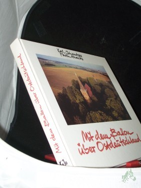 Artikelbild des Artikels “Mit dem Ballon über Ostdeutschland / Martin Ahrends... “