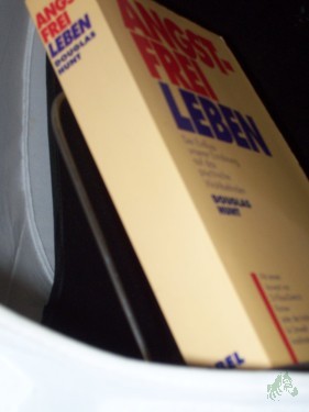 Artikelbild des Artikels “Angstfrei leben : der Einfluss unserer Ernährung auf das psychische Wohlbefinden / Douglas Hunt. Übers. aus dem Amerikan. und für die dt. Ausg. bearb. von Anni Pott “