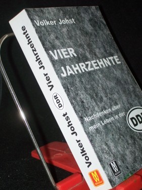 Artikelbild des Artikels “Vier Jahrzehnte : Nachdenken über mein Leben in der DDR / Volker Johst “