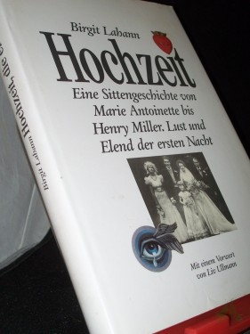 Artikelbild des Artikels “Hochzeit : e. Sittengeschichte von Marie Antoinette bis Henry Miller ; Lust u. Elend d. ersten Nacht / Birgit Lahann. Mit e. Vorw. von Liv Ullmann. [Hrsg.: Heiner Bremer...] “