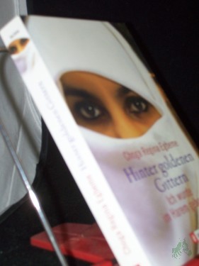 Product image of the product “Hinter goldenen Gittern : ich wurde im Harem geboren / Choga Regina Egbeme ”