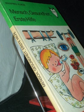 Product image of the product “Mensch, Gesundheit, Erste Hilfe / Manfred Kurze. Ill. von Konrad Golz ”