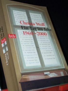 Artikelbild des Artikels “Ein Tag im Jahr : 1960 - 2000 / Christa Wolf. [Mit 20 Collagen von Martin Hoffmann] “