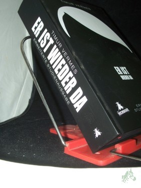 Artikelbild des Artikels “Er ist wieder da / Timur Vermes “