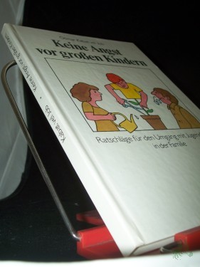 Product image of the product “Keine Angst vor grossen Kindern : Ratschläge für d. Umgang mit grossen Kindern in d. Familie / Otmar Kabat vel Job. [Unter Mitarb. von Monika Reissig...] ”