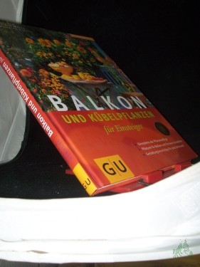 Artikelbild des Artikels “Balkon- und Kübelpflanzen für Einsteiger : Einmaleins der Pflanzenpflege ; Pflanzen für Balkon und Terasse auswählen ; Gestaltungsvorschläge für jede Jahreszeit / Joachim Mayer. Fotogr. von Friedrich Strauß. Ill. von Renate Holzner. [Red.: “