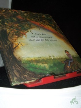 Artikelbild des Artikels “Nach dem lieben Sonnenschein teilen wir das Jahr uns ein : ein Vorlese-, Bilder- und Singebuch für Kinder von 3 bis 6 Jahren / Text von Günther Ebert. Ill. von Sabine Naumann “