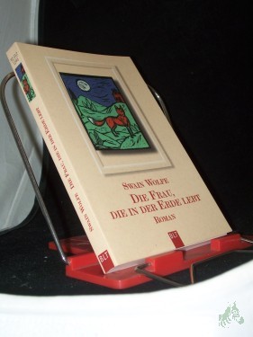 Product image of the product “Die Frau, die in der Erde lebt : [Roman] / Swain Wolfe. Aus dem Amerikan. von Otto Bayer ”