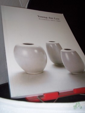 Artikelbild des Artikels “Young-Jae Lee : Keramiken 1975 - 1995 ; Museum für Ostasiatische Kunst, Staatliche Museen zu Berlin, Preussischer Kulturbesitz, Februar bis April 1996 ; Museum für Ostasiatische Kunst, Köln, Mai bis Juni 1996 / mit Texten von Gisela Jahn un “