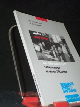 Product image of the product “Opfer und Täter der SED-Herrschaft : Lebenswege in einer Diktatur ; Dokumentation / XVI. Bautzen-Forum der Friedrich-Ebert-Stiftung, Büro Leipzig, 19. und 20. Mai 2005. [Red. Dorothea und Michael Parak ; Matthias Eisel. Fotos Gaby Waldek] ”