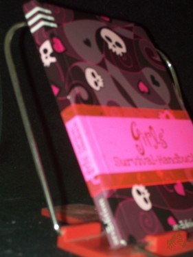 Product image of the product “Girls' Survival-Handbuch / Anita van Saan ; Petra Schmidt ”