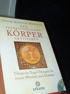 Artikelbild des Artikels “Den feinstofflichen Körper aktivieren : tibetische Yoga-Übungen für innere Weisheit und Klarheit / Tenzin Wangyal Rinpoche. Aus dem Engl. von Susanne Kahn-Ackermann “