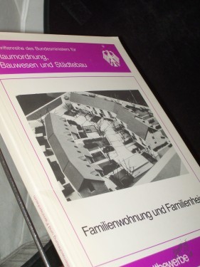 Artikelbild des Artikels “Familienwohnung und Familienheim Teil: 1983 - 1984 / Bearb.: Gerhard Achterberg, Klaus Bade u. Ferdinand Blomensaht “