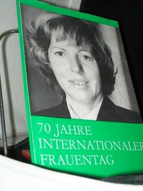 Artikelbild des Artikels “70 [Siebzig] Jahre internationaler Frauentag / hrsg. von d. Forschungsgemeinschaft 