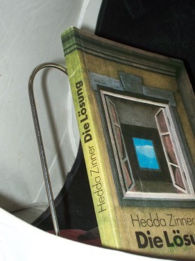 Artikelbild des Artikels “Die Lösung : Roman / Hedda Zinner “
