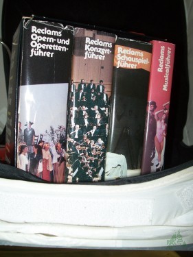 Artikelbild des Artikels “Reclams Musik- und Theaterführer. 4 Bände in Kassette (Reclams Musicalführer, Reclams Opern- und Operettenführer, Reclams Schauspielführer, Reclams Konzertführer Orchestermusik “