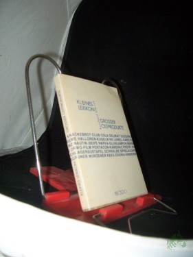 Artikelbild des Artikels “Kleines Lexikon grosser Ostprodukte / [gemäss TGL Nullachtfünfzehn aufgezeichnet von Reinhard Ulbrich. Fotogr. Andreas Kämper] “