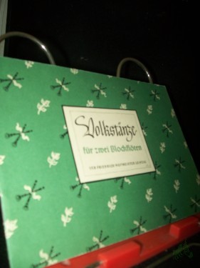 Artikelbild des Artikels “Volkstänze : für zwei Blockflöten (Sopran c'') oder zwei Violinen ; mit Buchstaben für Lauten-(Gitarren-)Begleitung ad libitum / bearb. u. hrsg. von Gerd Ochs “