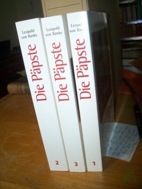 Artikelbild des Artikels “3 Bände, Die Päpste in den letzten vier Jahrhunderten ; mit Namenslexikon und Bibliographie bis in die heutige Zeit fortgeschrieben / Leopold von Ranke. Hrsg. von J. Peevs “