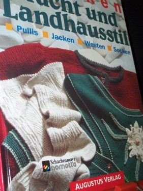 Artikelbild des Artikels “Stricken - Tracht und Landhausstil : Pullis, Jacken, Westen, Socken / Lena Fuchs “