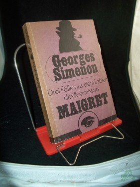 Product image of the product “Drei Fälle aus dem Leben des Kommissars Maigret : Kriminalromane / Georges Simenon. Aus d. Franz. von Annerose Melter... ”