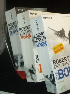 Product image of the product “3 Bände, Die Bourne-Intrige, Das Bourne Duell, Der Bourne Betrug : Roman / Robert Ludlum mit Eric van Lustbader. Aus dem Amerikan. von Norbert Jakober ”