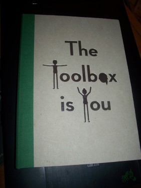 Artikelbild des Artikels “The toolbox is you / Text Maria Kluge, Heidemarie Dobner, Veronika Leutzendorff ; Artdirektion & Grafikdesign Katrina Wiedner ; Illustration & Animation Chris Philipps “