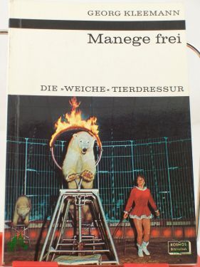 Artikelbild des Artikels “Manege frei : Die weiche Tierdressur / Georg Kleemann. Mit 8 Fototaf. mit Bildern von K. Zeeb u.a. “