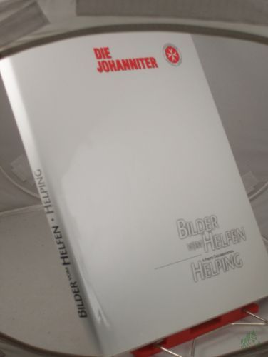 Artikelbild des Artikels “Bilder vom Helfen = Helping - a photo documentation : 1999 - im Jahre der 900-Jahrfeier des Johanniterordens / Die Johanniter. Hrsg.: Die Johanniter, der Bundesvorstand der Joha!nniter-Unfall-Hilfe e.V. Fotos: Stefan Trappe. Konzeption und “