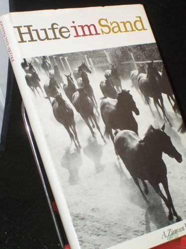 Product image of the product “Hufe im Sand / fotogr. von Harald Lange. Texte Hans-Joachim Schwark u. Eberhard Neisser ”