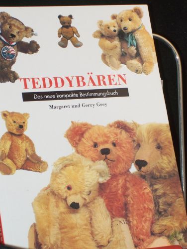 Product image of the product “Teddybären : das neue kompakte Bestimmungsbuch / Margret und Gerry Grey. Übers. aus dem Engl.: Inge Kahlix ”